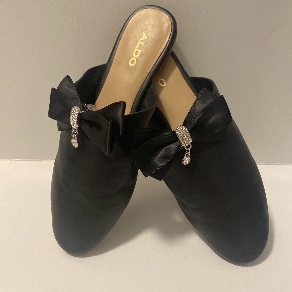 Aldo Black Pointed Toe Mules Sleek Slip-On Design Leather Black Size:7